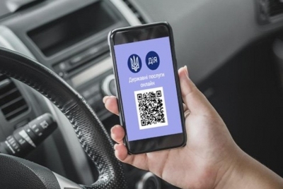 Користувачів електронних водійських прав можуть позбавляти їх онлайн